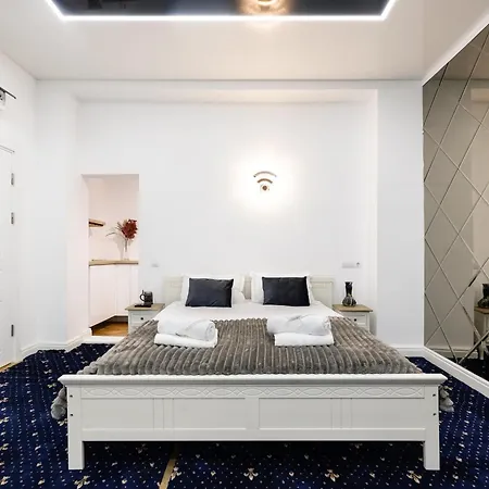 La Aparthotel 3*