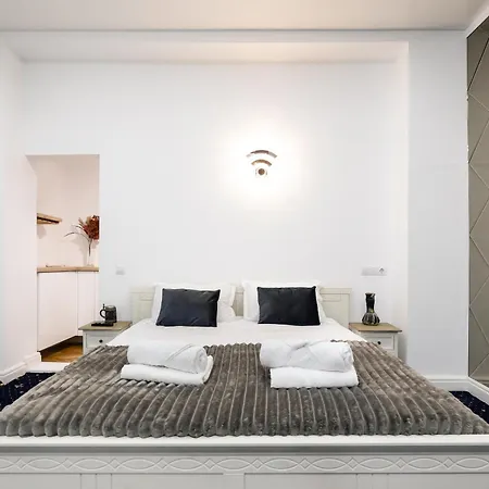 La 3* Bucharest